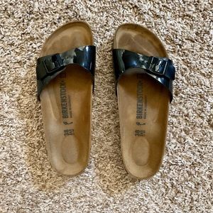 *LIKE NEW* women’s Birkenstock’s size 38